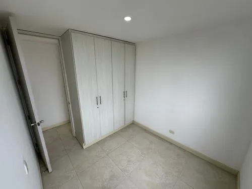 Se Alquila Amplio Apartamento Con Aire En Bochalema Central
