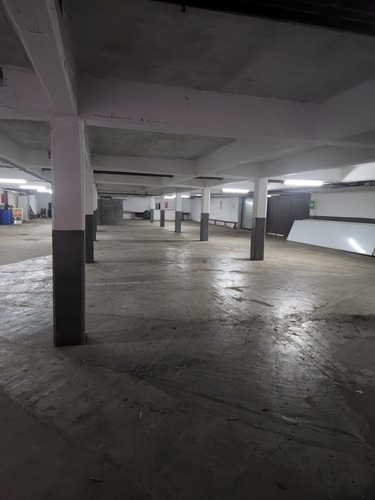 14 Cocheras Subsuelo De Centro Comercial