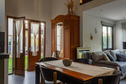 Importante Casa Apta Crédito Barrio Villa Atilia