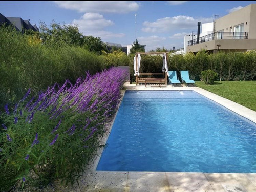 Casa En Venta En Ayres Plaza, Pilar, G.b.a. Zona Norte