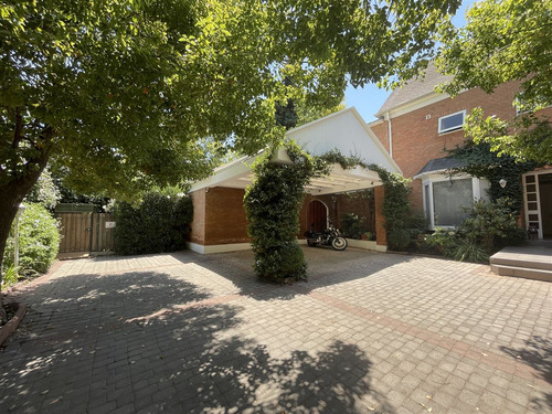 Casa En Venta De 5 Dorm. En Lo Barnechea