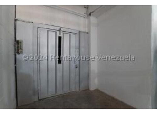 #24-17255 Excelente Edificio Industrial En La Trinidad