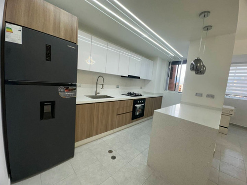 Venta De Apto En Resd Puerta Real Ii, Mañongo Ag280174