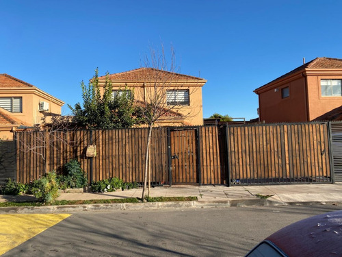 Linda Casa Familiar En El Corazón De Parque Brisas Norte
