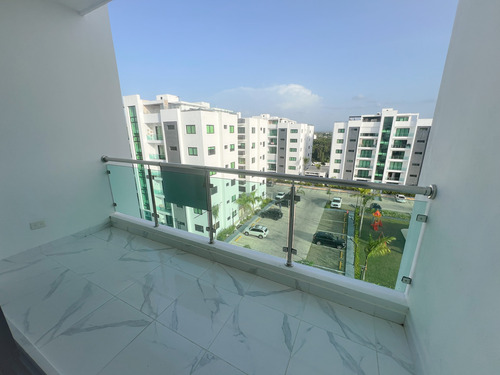 Penthouse De Venta Con Terraza Y Area Social Con Piscina