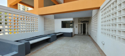 Apartamento, Obra Gris En Venta, Centro Demaracay.