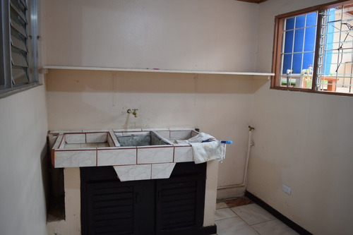 Imagen 11 de 20 de Casa En Heredia, San Rafael En El Centro, Zona Muy Segura Y Tranquila, Cuenta Con 3 Habitaciones Y Oficina, En El Primer Piso Tiene 1 Habitación Y La Oficina
