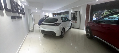 Imagen 16 de 23 de Peugeot 208 Allure Pack 1.6 Tiptronic 2023