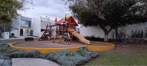 En Venta Casa Muy Amplia En El Refugio