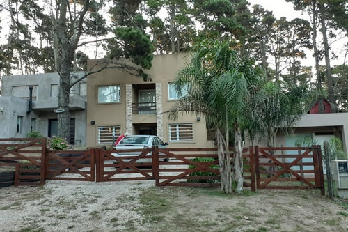 Casa En Las Gaviotas Lote De 350m2 2 Plantas 2 Ambientes Y Medios  Lote Perimetrado Alarma