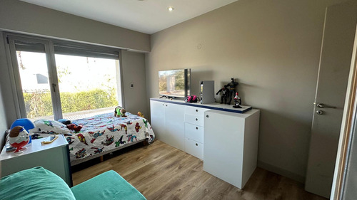 Venta/ Permuta Casa 4 Dormis Y Comodín En Funes Hills San Marino