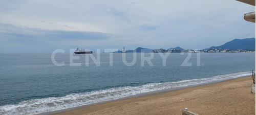 Casa Frente Al Mar En Venta,  Manzanillo Colima