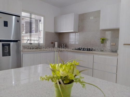 Imponente Townhouse En Venta Karol Home Av. Aragua Con Pozo De Agua Keg2331055