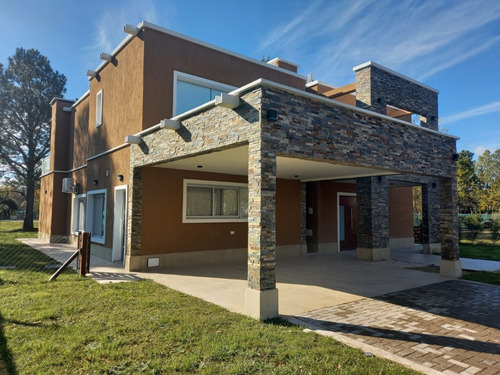 Casa 4 Dormitorios En Miralagos