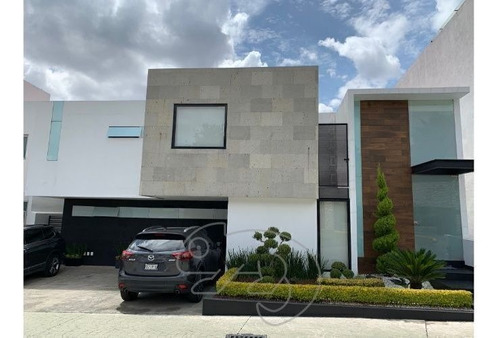 Imagen 1 de 30 de Moderna Casa Con Doble Altura