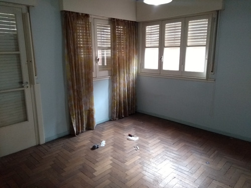 Oportunidad Inversor !!! Venta Chalet 2 Plantas Con Dependencia Atras ....