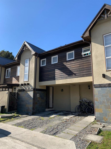 Casa En Venta De 3 Dorm. En Pucón