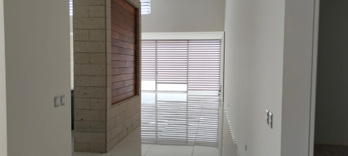 Residencia En Zona Exclusiva Coto Al Norponiente De La Ciudad De Aguascalientes De Un Nivel Y 4 Recamaras Canchas, Alberca Todas Las Amenidades En 610 Mts De Terreno Y 380 Mts De Construcción