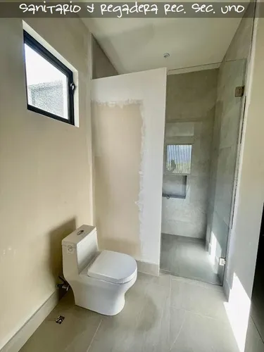Estrena Hermosa Residencia En Fracc Privado Atrás De La Rioja! En Calle Privada! A 40m Del Parque! Lista Para Habitar!!