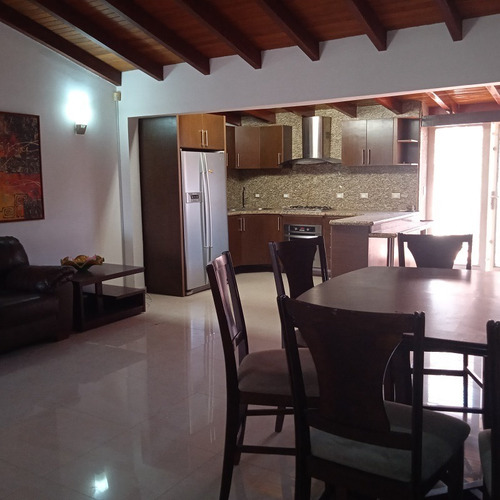 Imagen 3 de 13 de Moderna Casa En Alquiler
