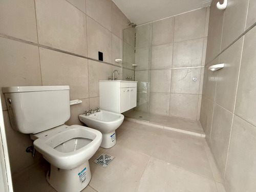 Casa En Venta, 3 Dormitorios, Zona Centro