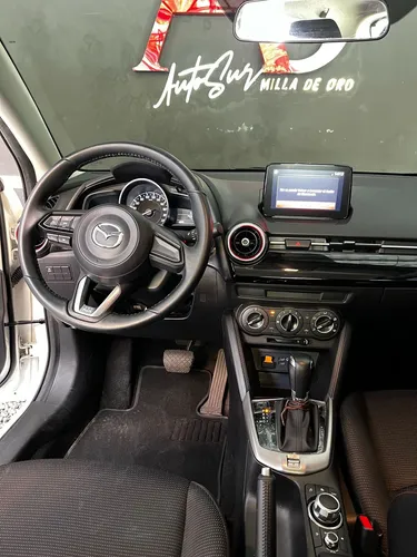 Mazda 2 1.5 Touring Carbón Edition