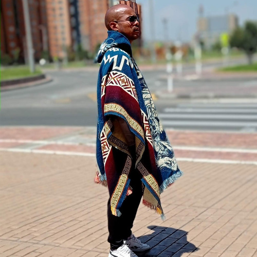 Imagen 6 de 10 de Maxiruana Poncho Hombre Lana Alpaca Urbana Ligera Con Capota