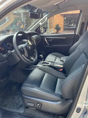 Toyota Fortuner 2.7 Srv At