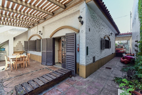 Casa En Venta En José León Suarez 4 Amb. Patio Y Terraza.