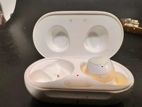 Galaxy buds auricular derecho no carga sale