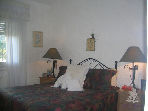 Casa En Brava, 3 Dormitorios *- Ref: 28750