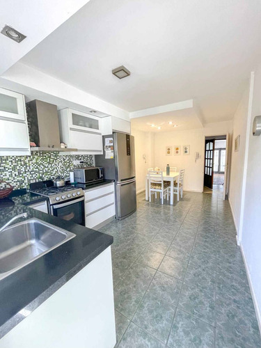 Casa En Venta En Pergamino Con Patio Y Cochera