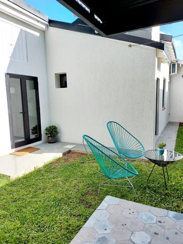 Imagen 16 de 19 de Hermosa Casa Minimalista En Venta De 4 Ambientes Cochera Y Jardín En Adrogué