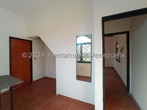 Amplia, Estilo Dúplex, 2.500 Mtrs De Terreno, Además, Cuenta Con Un Chalet De 170 Mtrs,, Canchas De Tenis Y De Usos Múltiples, Pinatero, Caney Y Parrillera. Todo Esto Dentro De Conjunto Privado