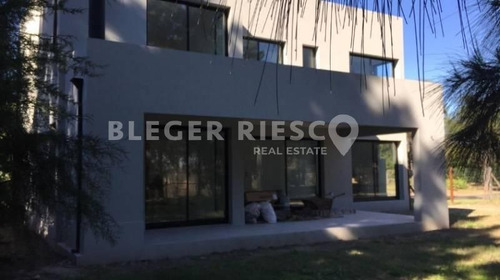 Imagen 3 de 16 de Casa En Venta Ubicado En Santa Catalina, Villanueva (tigre)