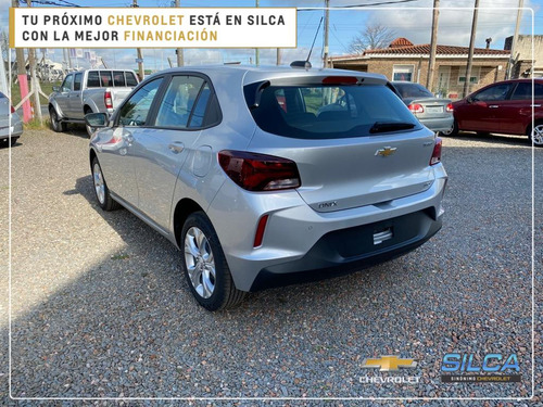 Imagen 7 de 19 de Chevrolet Onix Ltz Turbo 2023 Gris Plata 0km
