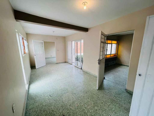 Casa En Colonia Roma Sur Calle Amealco #·14 Colonia Roma Sur Cuauhtémoc. Entre Tepic Y Baja California. Cerca Av. Monterrey, Medellín, Colonia Condesa, Uso 3 Niveles, Cus 400m2, 3 Viviendas. Fl19-za
