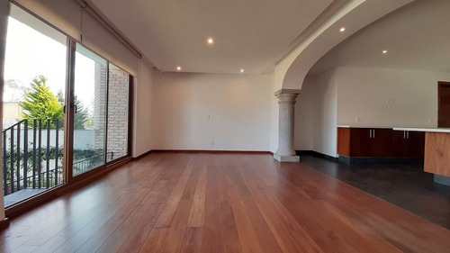 Imagen 11 de 30 de Hermosa Casa Con Jardin Y Roof En Paseo De Las Lomas!