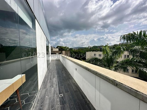 Lujoso Penthouse Ubicado En Los Naranjos De Las Mercedes. #24-15045