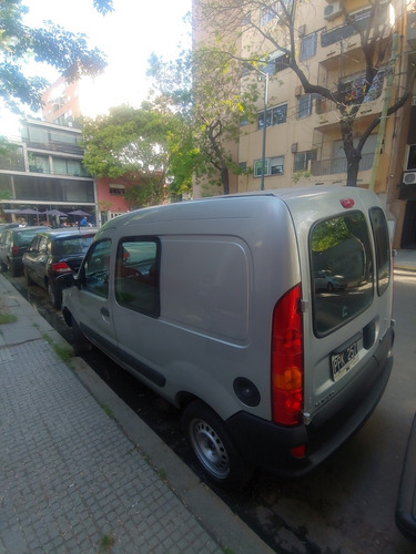 Imagen 2 de 24 de Renault Kangoo 2016 1.6 Furgon Ph3 Confort 5as Lc