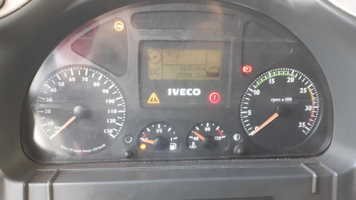 Iveco Tector 240e25 6x2 2011 Baú