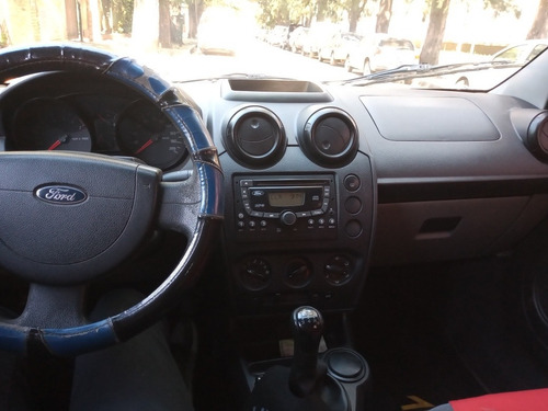 Imagen 6 de 9 de Ford Fiesta 2008 1.6 Ambiente Mp3