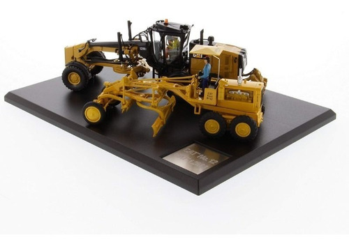 Escala 1:50 - Motoniveladora Cat.