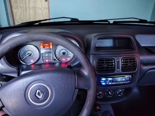 Imagem 4 de 11 de Renault Clio 2014 1.0 16v Expression Hi-power 5p