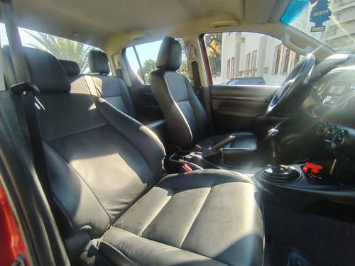 Imagen 10 de 14 de Toyota Hilux 4x4