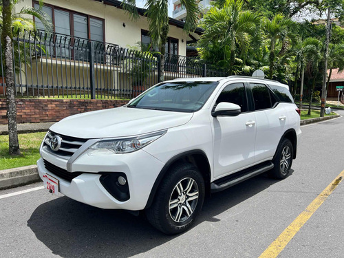 Toyota Fortuner 2..7 Sw4 Street 4x2