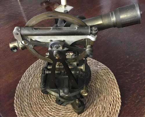 Imagen 2 de 5 de Teodolito Antiguo