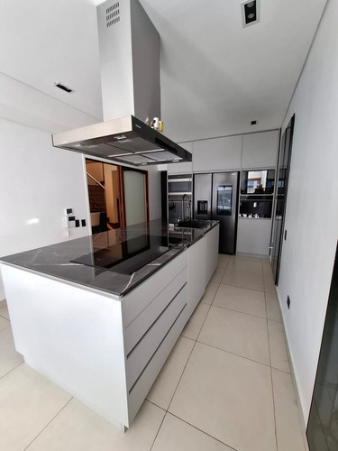 Venta Casa -pileta-5 Amb-pileta-cochera-quincho.
