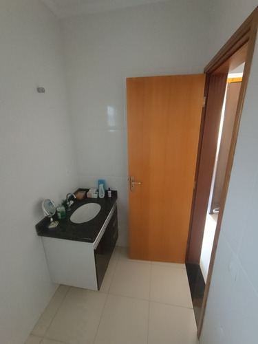 Casa Com 1 Suíte E 1 Quarto.