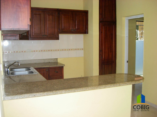 Imagen 4 de 10 de Casa De Dos Niveles En Las Cayenas Santiago Rd